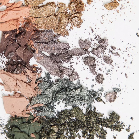 🥳🥳🥳HP🥳🥳🥳Camouflage Beauty Eyeshadow Palette
STILA - Picture 9 of 13